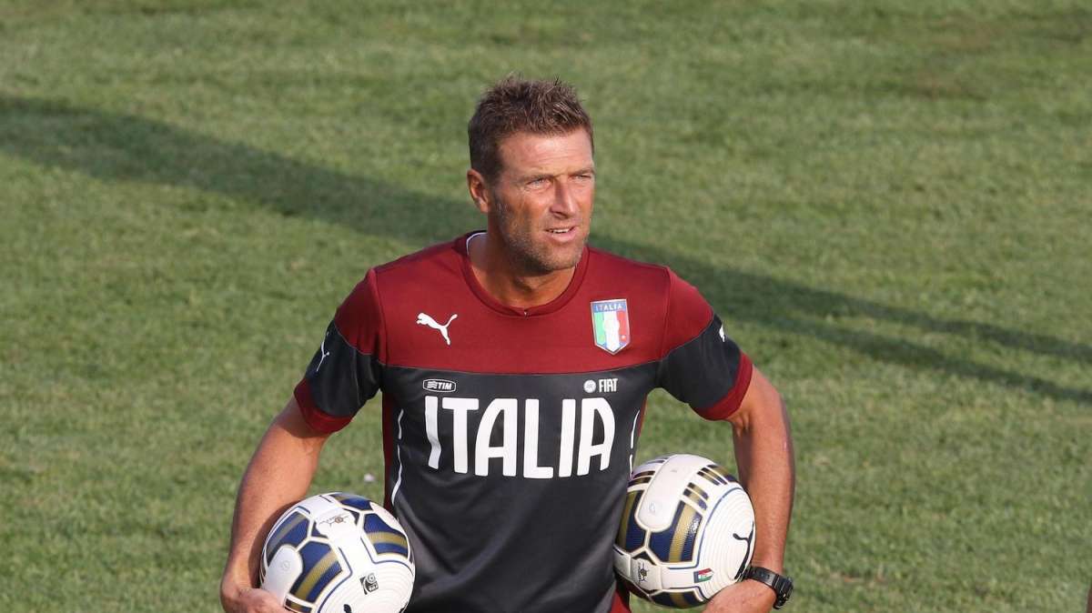 UFFICIALE - il Bari ha esonerato Massimo Carrera