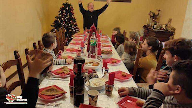 Natale col Cuore, il cenone di Capodanno per le case famiglia - VIDEO