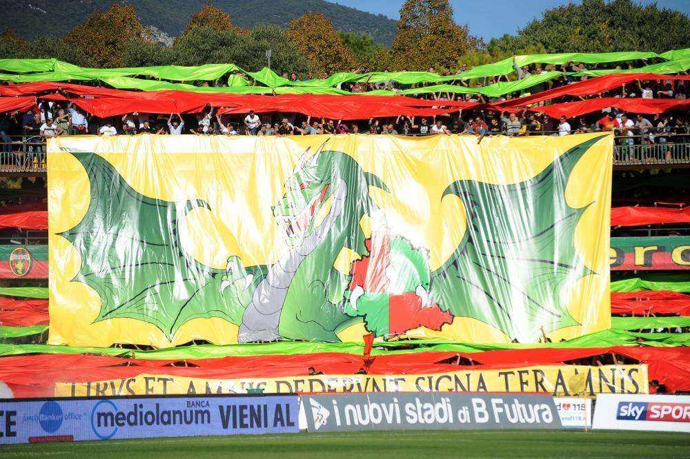 Reggina-Ternana, niente striscioni e vessilli rossoverdi in segno di lutto