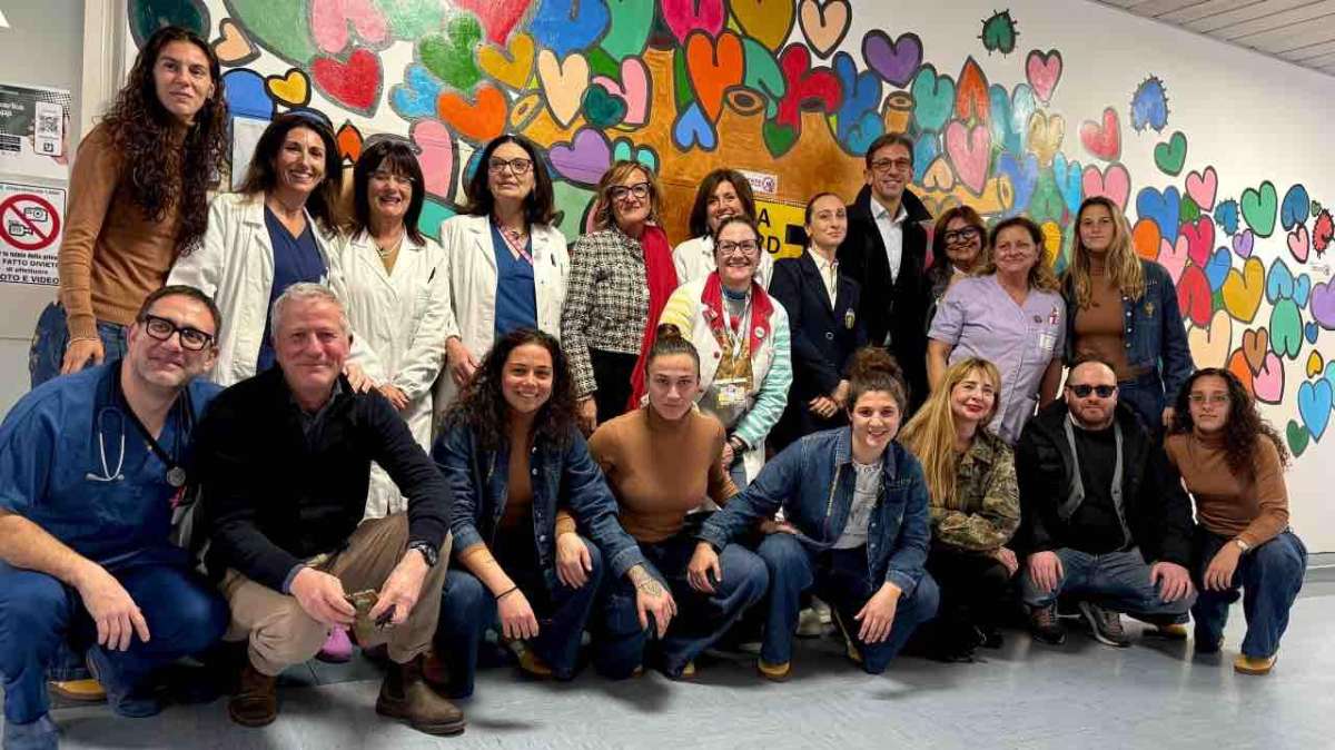 Foto di gruppo in occasione dell'inaugurazione dell'intervento firmato Lo Zoo di Simona