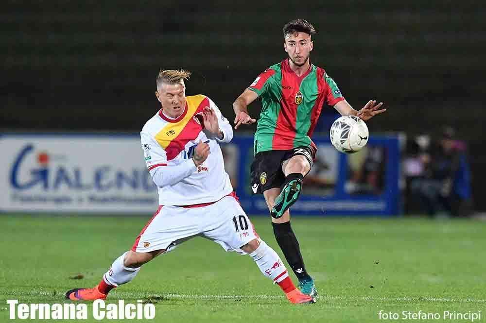 La Ternana fa gli auguri al suo difensore