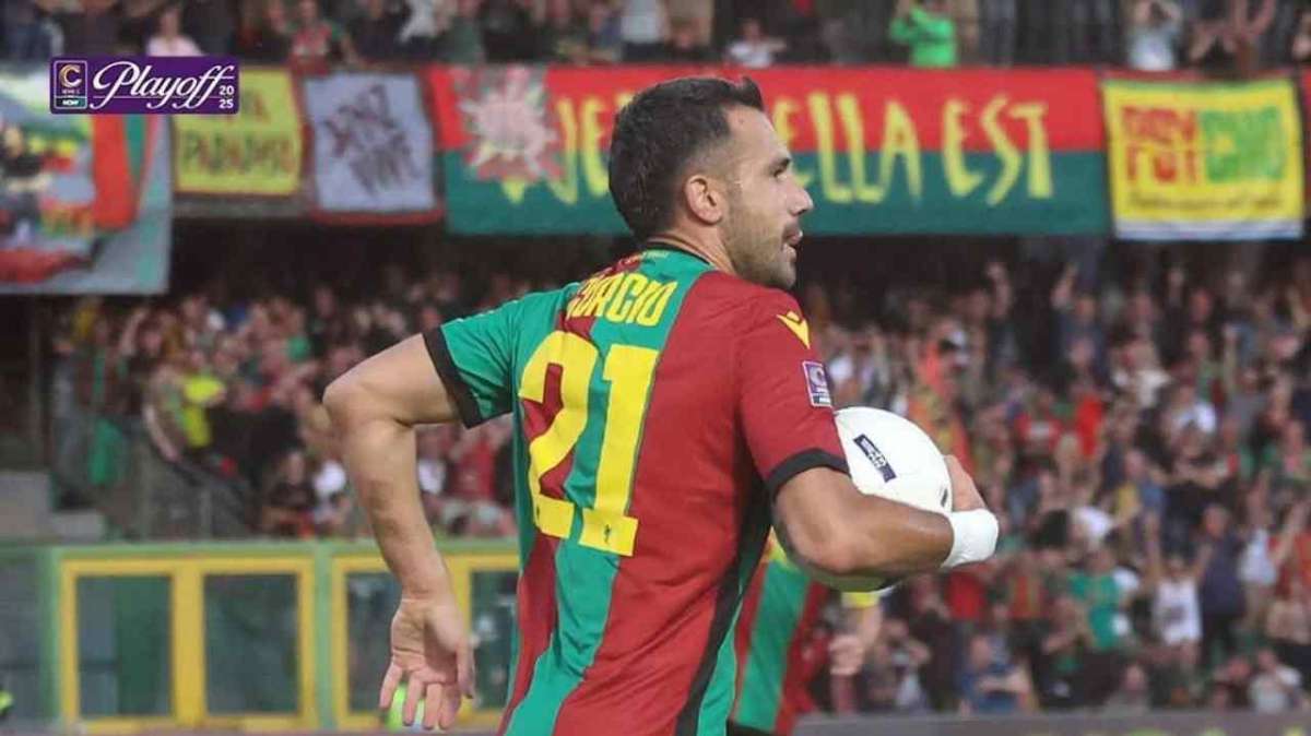 Alessio Curcio autore del primo gol di serata della Ternana contro il Vicenza - Foto Ternana Calcio