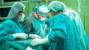 Si è sottoposto a tre operazioni chirurgiche