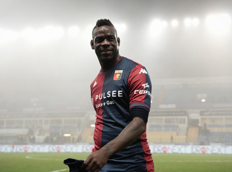 Mario Balotelli con la maglia del Genoa - fonte Lapresse - ternananews.it