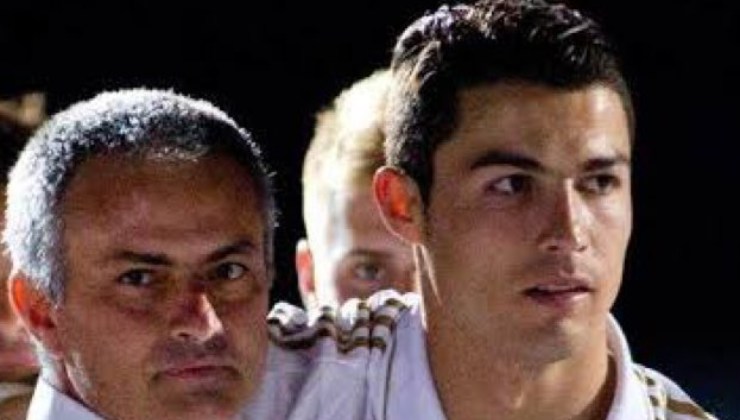 Mou vicino alla panchina del Portogallo