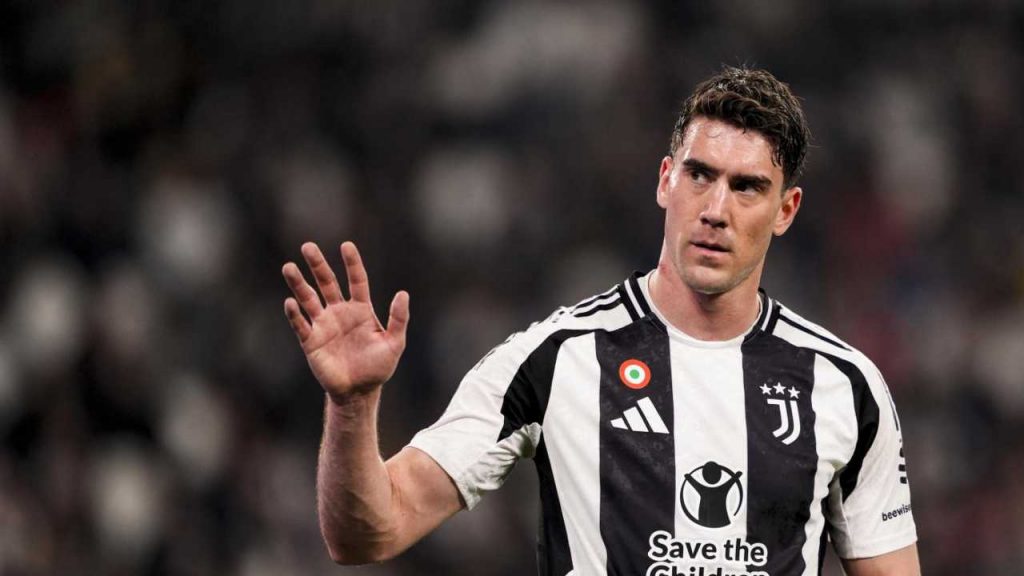 Basta con Vlahovic, ha stancato tutti alla Juve | Per lui non c’è più spazio, cessione prenotata prima del Mondiale per Club