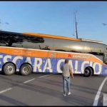 Ternana-Pescara, il pullman degli ospiti arriva al Liberati: guarda il video