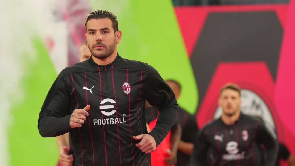 THEO HERNANDEZ ALLA JUVE: c’è il clamoroso sì del Milan | Decisione ASSURDA DELLA SOCIETA’