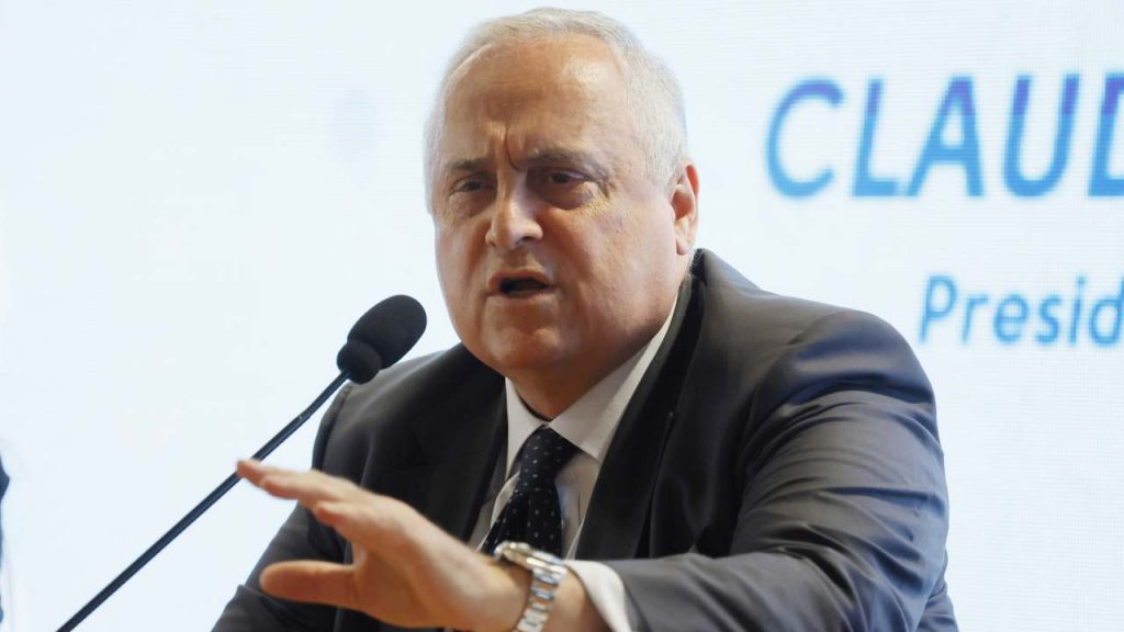 Lazio, mercato bloccato: si possono acquistare calciatori svincolati? Ecco la RISPOSTA UFFICIALE