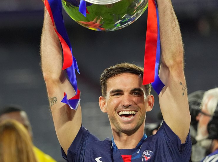 Fabian Ruiz con la coppa della Champions League - fonte Lapresse - ternananews.it