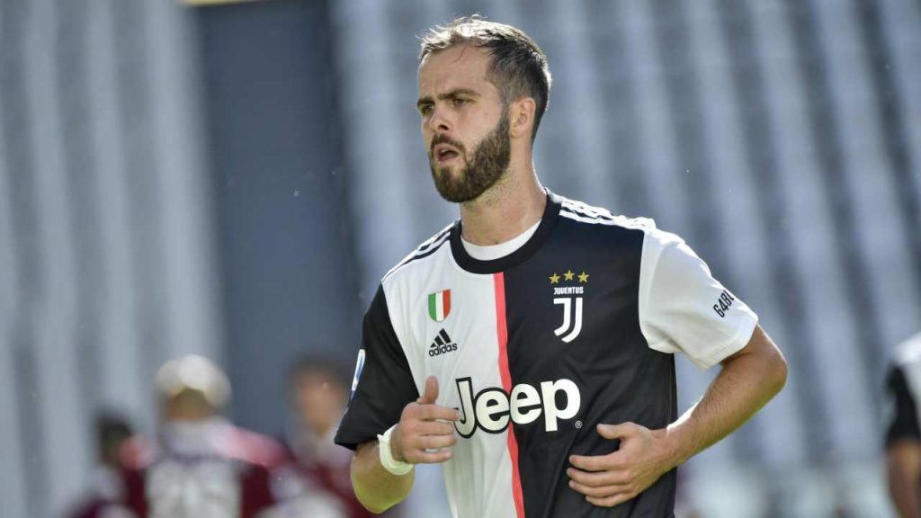 Pjanic torna in Serie A: ha detto sì al magico ritorno | È l’ultima squadra della mia carriera