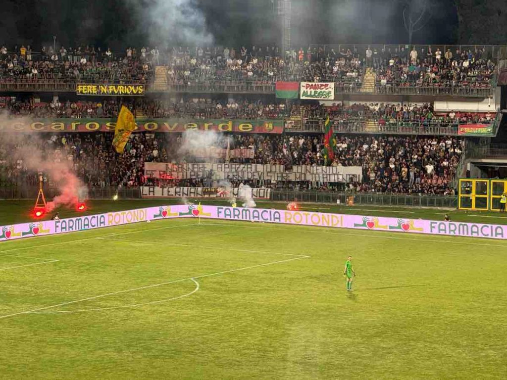 Ternana, la Curva Nord contro D’Alessandro: “Ingannare la piazza il tuo unico intento”