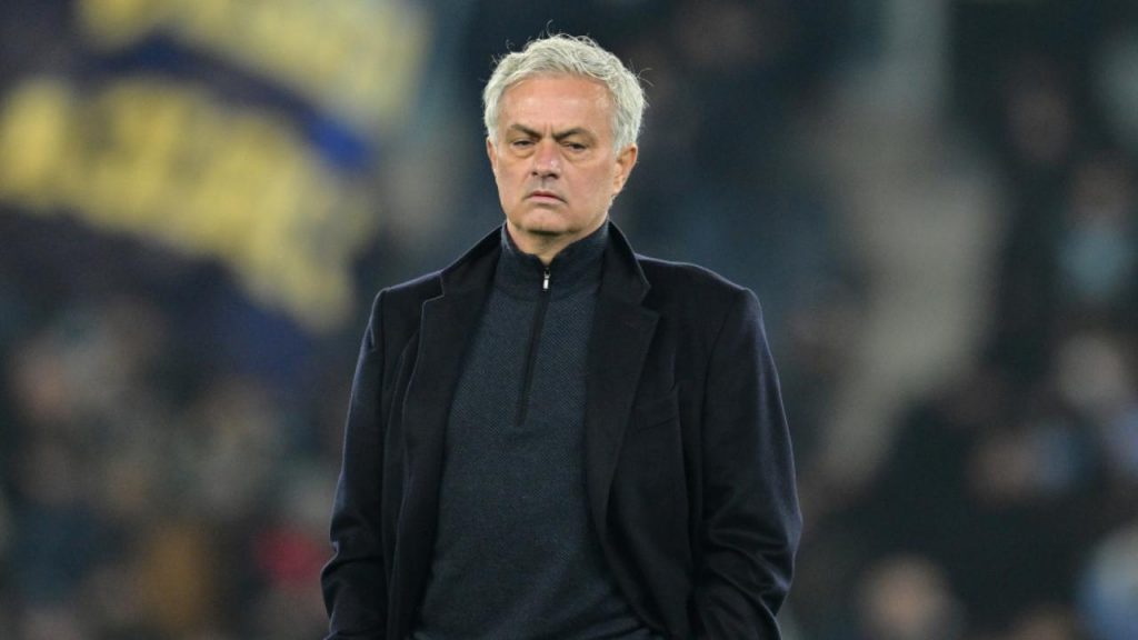 Torna Mourinho, chiamato d’urgenza lo Special One | Abbiamo bisogno di te, vieni subito ad allenarci