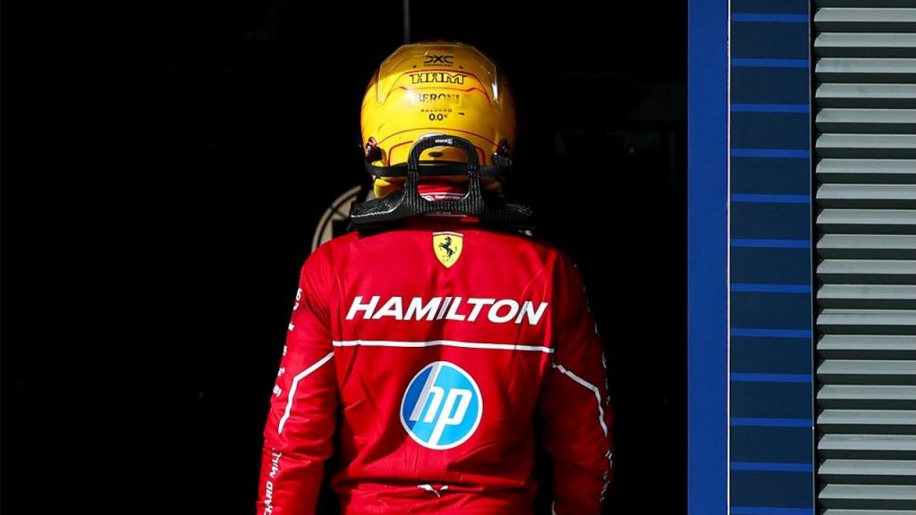 Batosta per Hamilton: cambia tutto in casa Ferrari | L’ultima novità è decisamente sorprendente