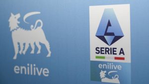 Il calciatore saluta l'Italia