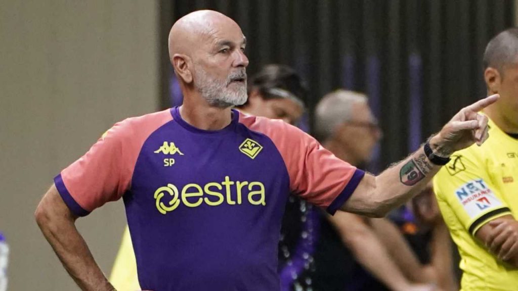 Cessione ECCELLENTE in casa Fiorentina: Pioli lo fa fuori dallo spogliatoio | Qui non c’è più spazio per te