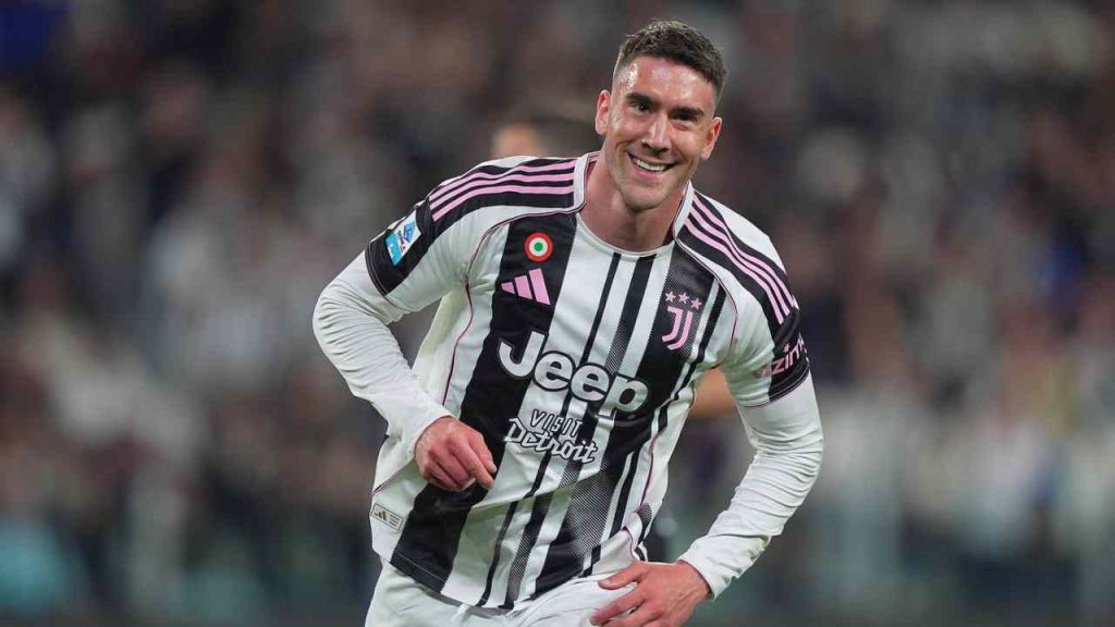 BOMBA IN SERIE A: Vlahovic firma per i rivali di sempre | Sgarro tremendo alla Juve