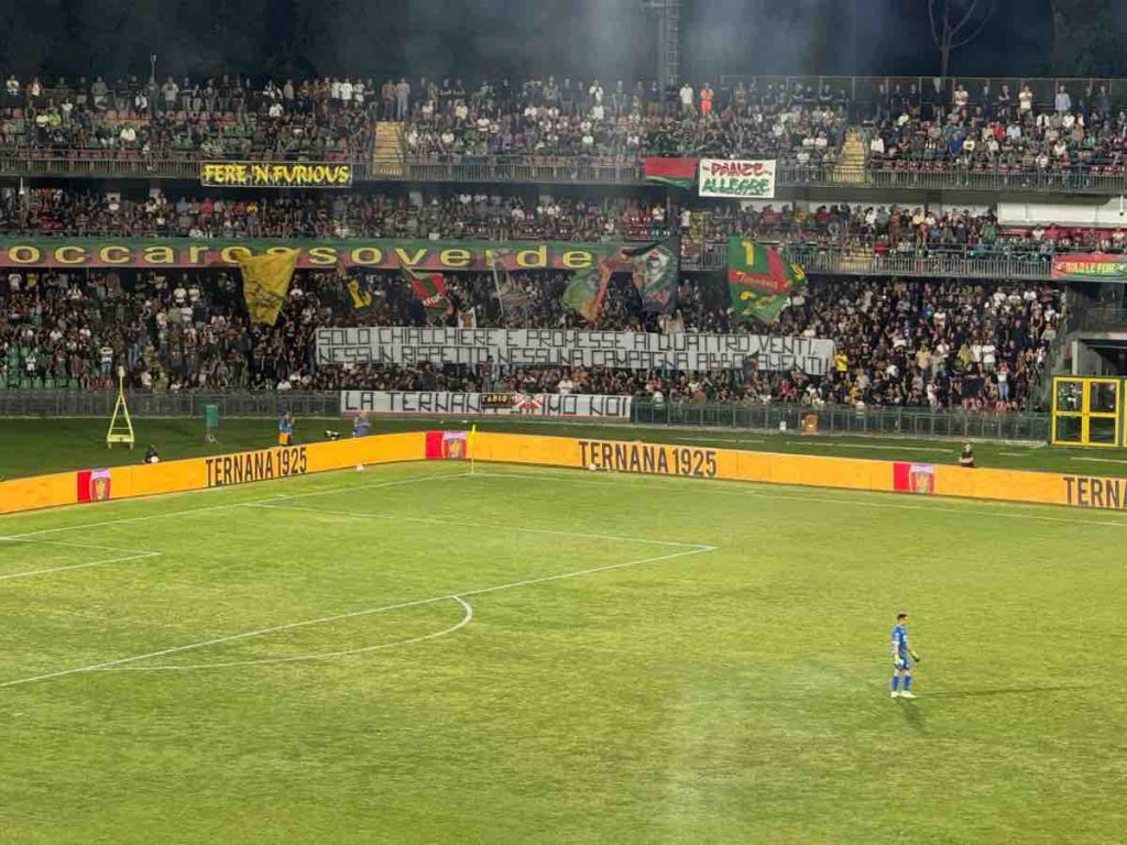 Ternana, la protesta della Curva Nord: “Promesse ai quattro venti, nessuna campagna abbonamenti”