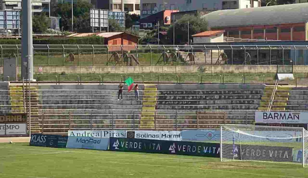 Torres-Ternana: Simone e Silvia gli unici due tifosi rossoverdi | FOTO