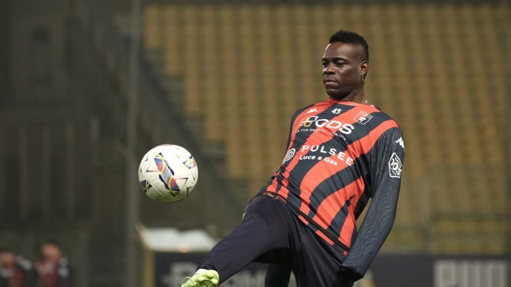 ECCO CHE ARRIVA Balotelli, ma quale carriera finita | Lo prendono loro e lo schierano subito titolare