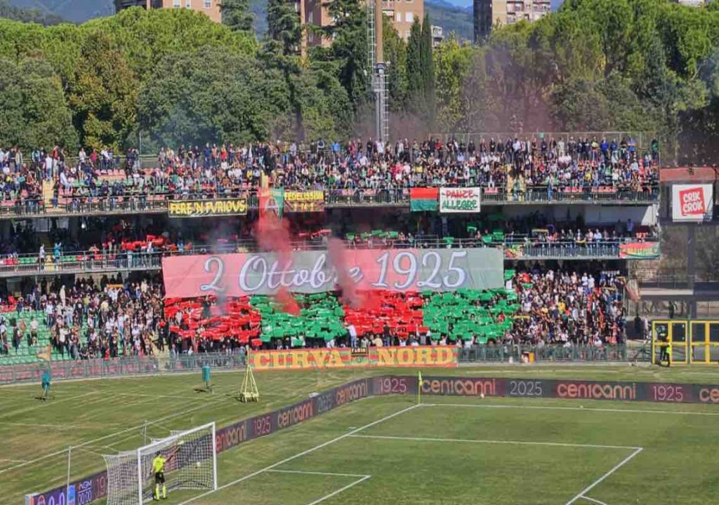 Ternana-Pineto, la coreografia della Nord per il centenario delle Fere