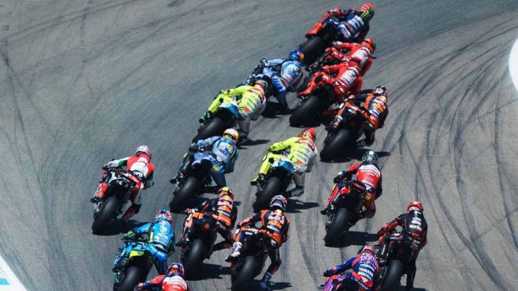 INFORTUNIO BRUTTISSIMO per il pilota | Arriva la decisione UFFICIALE in Motogp: è costretto ad operarsi