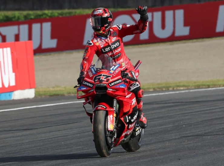 Pecco Bagnaia in pista con la sua Ducati - fonte Instagram - ternananews.it