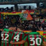 Abbraccio alla Curva Nord: il Liberati spinge le Fere | VIDEO