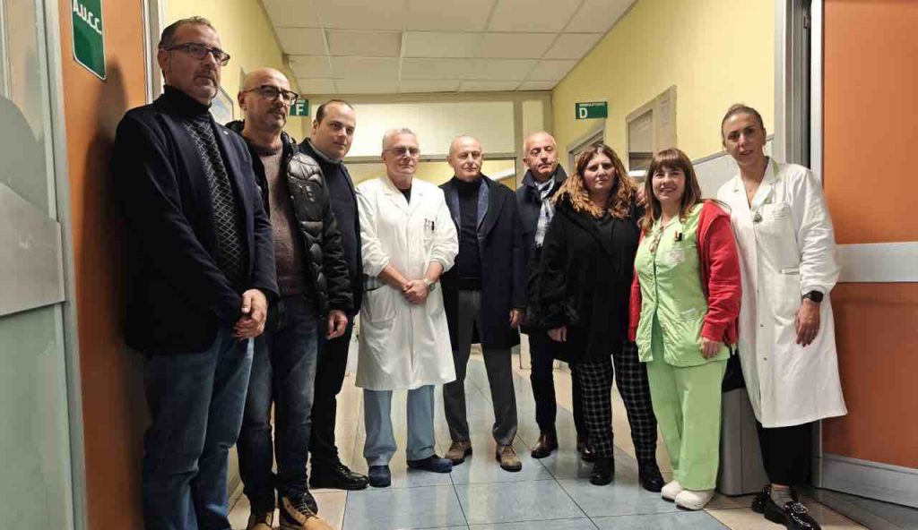 Solidarietà rossoverde: donate poltrone e tecnologia al reparto di Oncologia di Terni