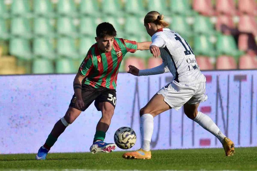 Le pagelle: Orellana vivace, Vallocchia costante Martella impreciso, attacco evanescente